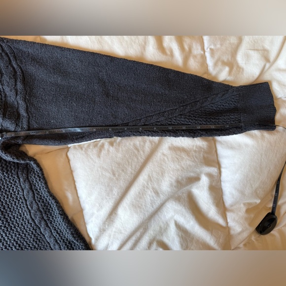 Women's American Eagle Black Cable Knit Sweater - Picture 6 of 6